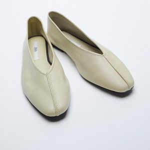 Zara Soft Leather Ballerina Ballet Flats - Off White -- Size 7.5 (38)
